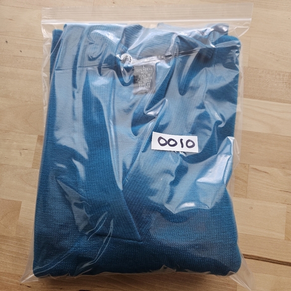 Sarah Spencer 100% Italian Merino Wool V-Neck Sweater Sz Large Blue - Picture 12 of 12